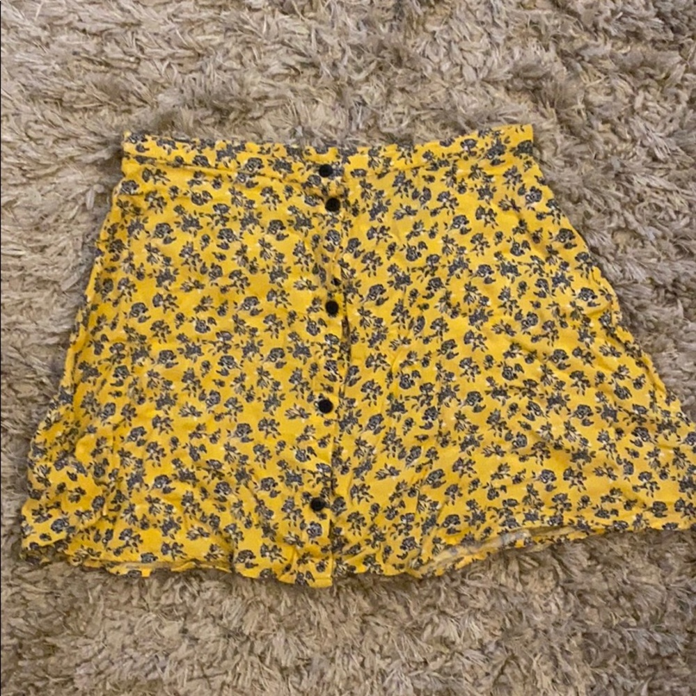 Cute skirt from H&M, daffodil yellow
